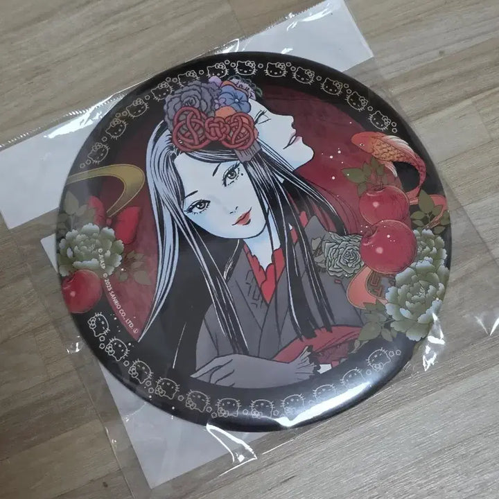 [BUNJANG] Junji Ito x Sanrio Hello Kitty Tomie Kimono Big Badge / 이토준지 산리오 키티 기모노 토미에 빅뱃지