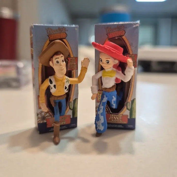 [BUNJANG] Toy Story Woody &amp; Jessie 5 Surprise Disney 2 Figure Set / 토이 스토리 우디 제시 (5서프라이즈 디즈니2) 피규어