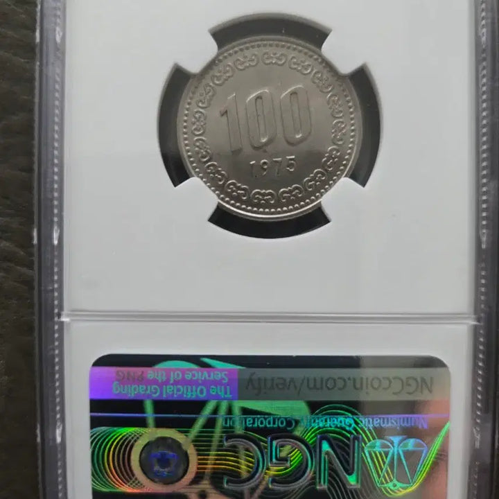 [BUNJANG] 1975 South Korea 100 Won Coin NGC MS64 Graded / 1975년  100원 동전 NGC MS64등급