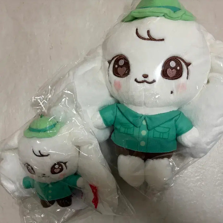 [BUNJANG] IVE Jang Wonyoung Everland Popup Mini-V Cherry Cast Plush &amp; Keyring Set / 아이브 장원영 에버랜드 팝업 미니브 체리 캐스트 플러시 &amp; 키링 세트