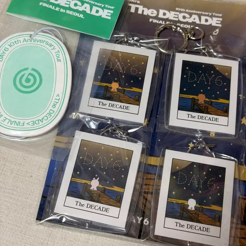 [BUNJANG] DAY6 10th Anniversary Decade Encore Concert My Day Gift Goods Confetti Keychain &amp; Air Freshener Set / 데이식스 10주년 데케이드 앵콜콘 마이데이 기프트굿즈 키링 방향제