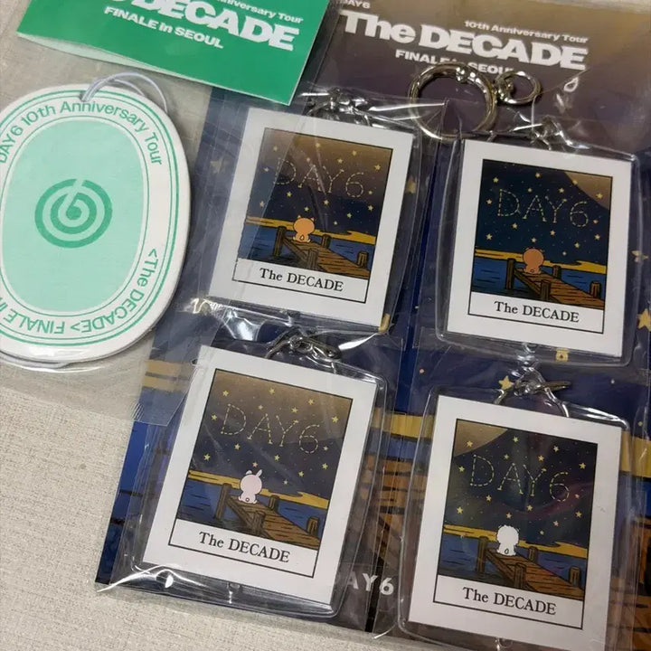 [BUNJANG] DAY6 10th Anniversary Decade Encore Concert My Day Gift Goods Confetti Keychain &amp; Air Freshener Set / 데이식스 10주년 데케이드 앵콜콘 마이데이 기프트굿즈 키링 방향제