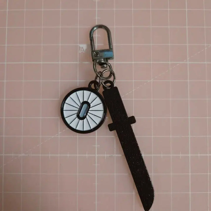 [BUNJANG] Demon Slayer Kamado Tanjiro Nichirin Sword Keychain / 귀멸의칼날 카마도 탄지로 일륜도 키링 판매