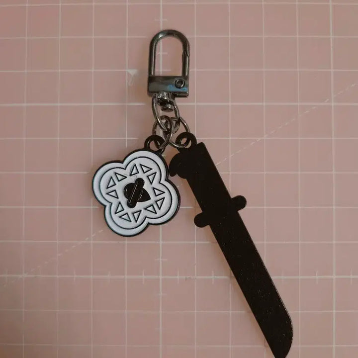 [BUNJANG] Demon Slayer Agatsuma Zenitsu Nichirin Sword Keychain / 귀멸의칼날 아가츠마 젠이츠 일륜도 키링 판매