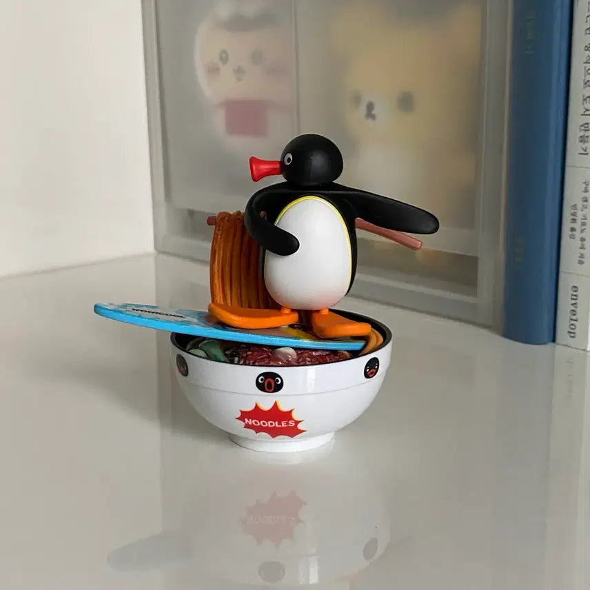 [BUNJANG] Pingu Surfing Ramen Figure (Unsealed) / [단순개봉] 핑구 서핑 라면 피규어