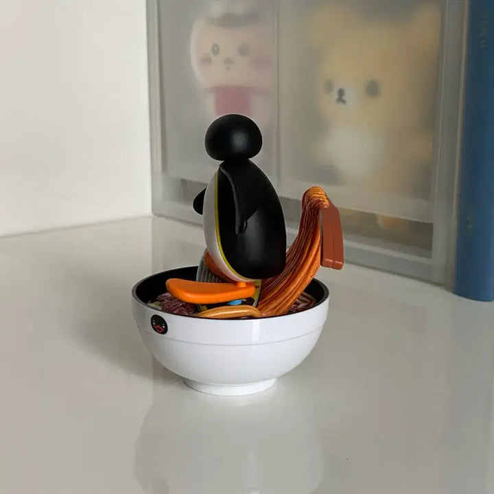 [BUNJANG] Pingu Surfing Ramen Figure (Unsealed) / [단순개봉] 핑구 서핑 라면 피규어