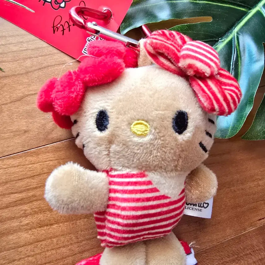 [BUNJANG] Hello Kitty Surfing Plush Keychain (New) / (새상품) 서핑하는 헬로키티 인형 키링
