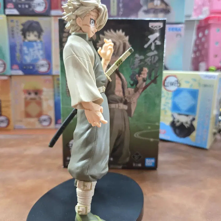 [BUNJANG] Demon Slayer Sanemi Shinazugawa Figure / 귀멸의칼날 귀칼 피규어 사네미