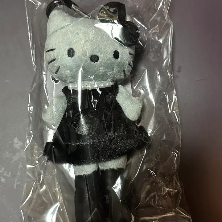 [BUNJANG] Sanrio Hello Kitty Long-Legged Carabiner Charm Monotone Mascot / 헬로키티 롱다리 카라비너 키링 모노톤 마스코트 판매합니다.