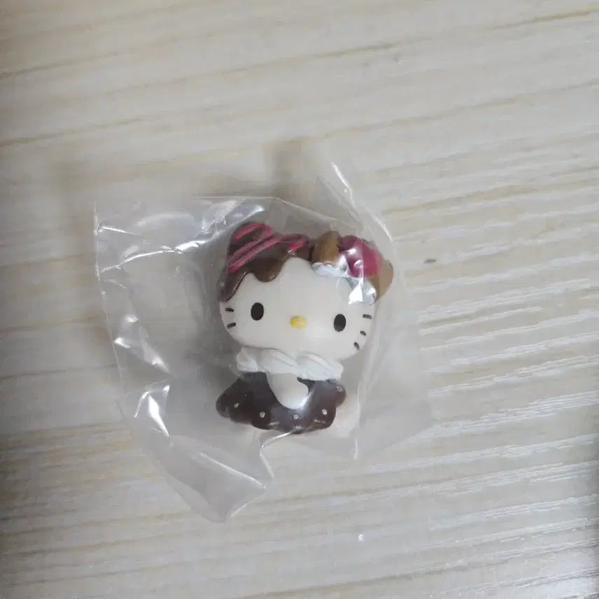 [BUNJANG] Sanrio Hello Kitty School Bus Figure Bundle Set / 산리오 헬로키티 스쿨버스 피규어 + 가챠 일괄
