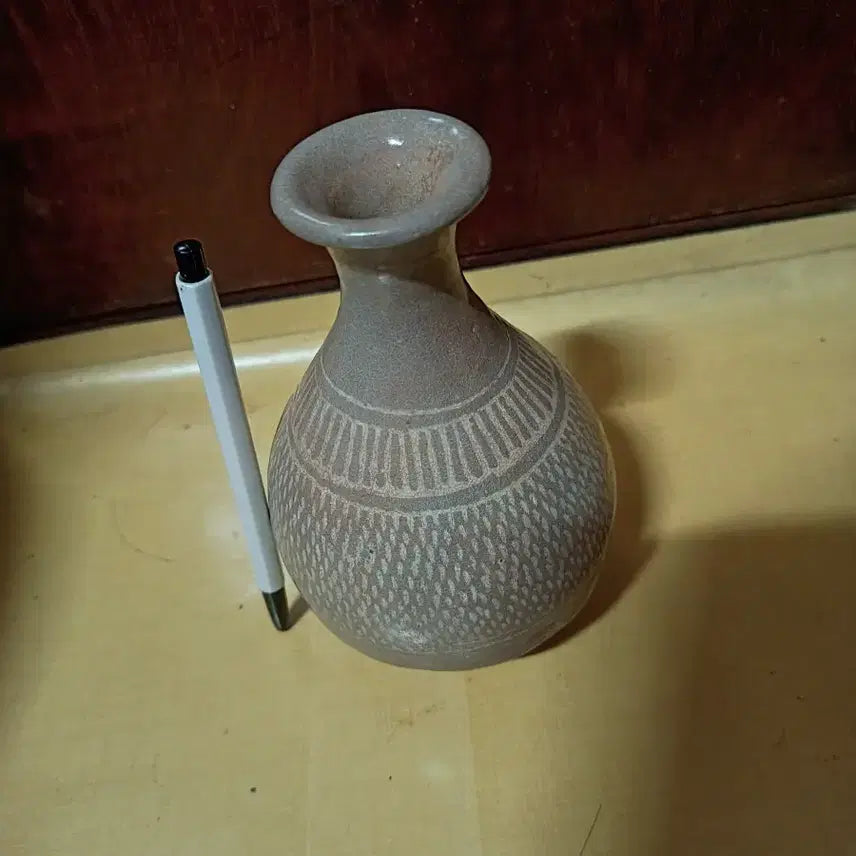 [BUNJANG] Inhwamun Buncheong Ware Vase / 백상감인화문분청사기