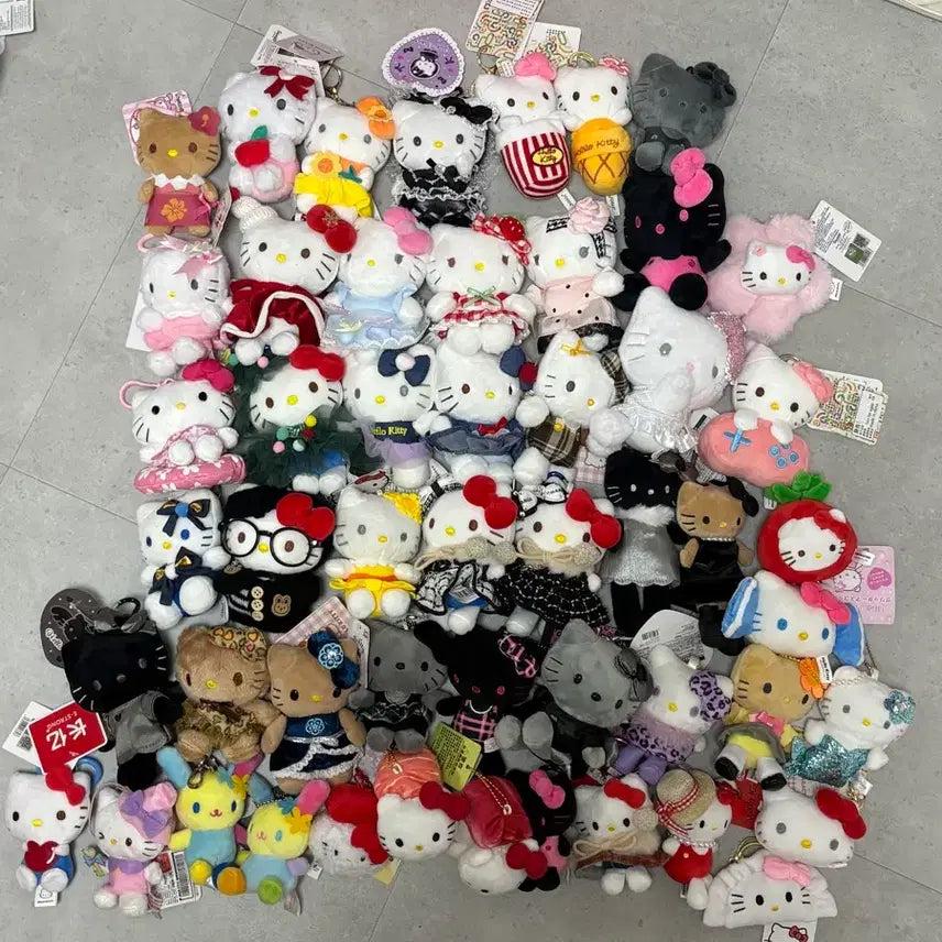 [BUNJANG] Assorted Hello Kitty Plush Toys / 키티인형들