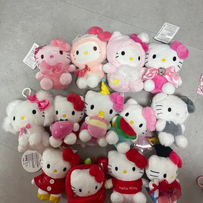 [BUNJANG] Assorted Hello Kitty Plush Toys / 키티인형들