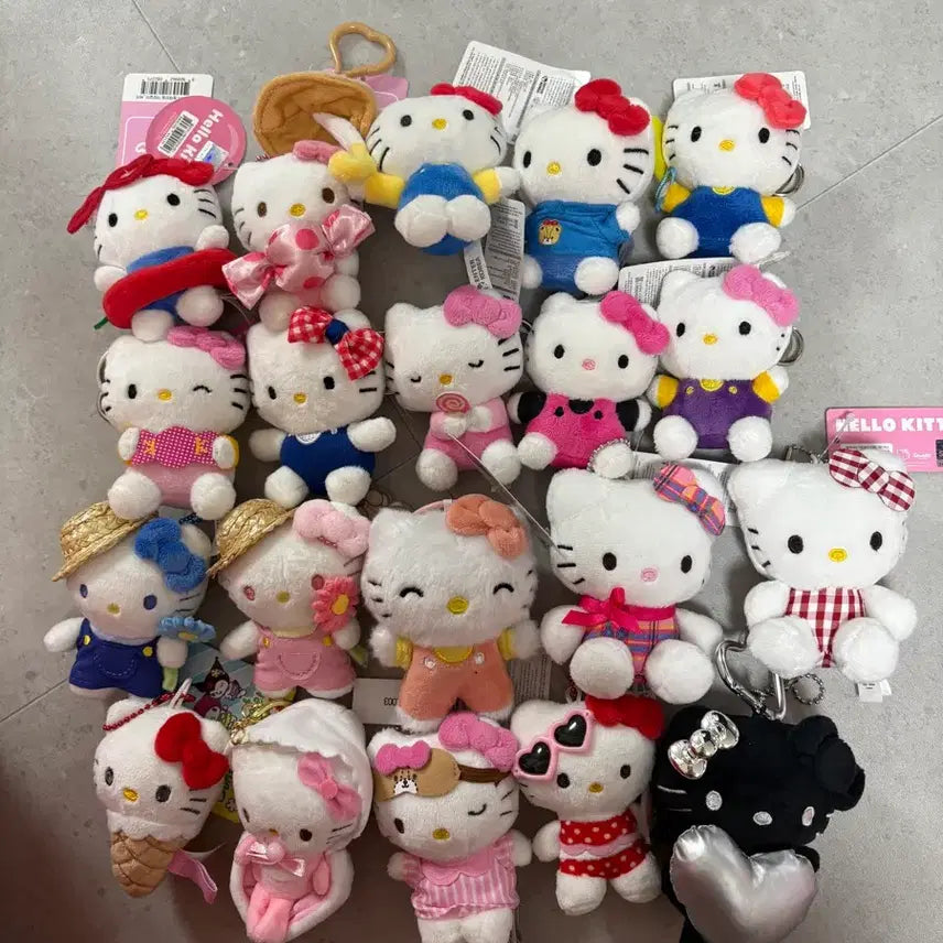 [BUNJANG] Assorted Hello Kitty Plush Toys / 키티인형들