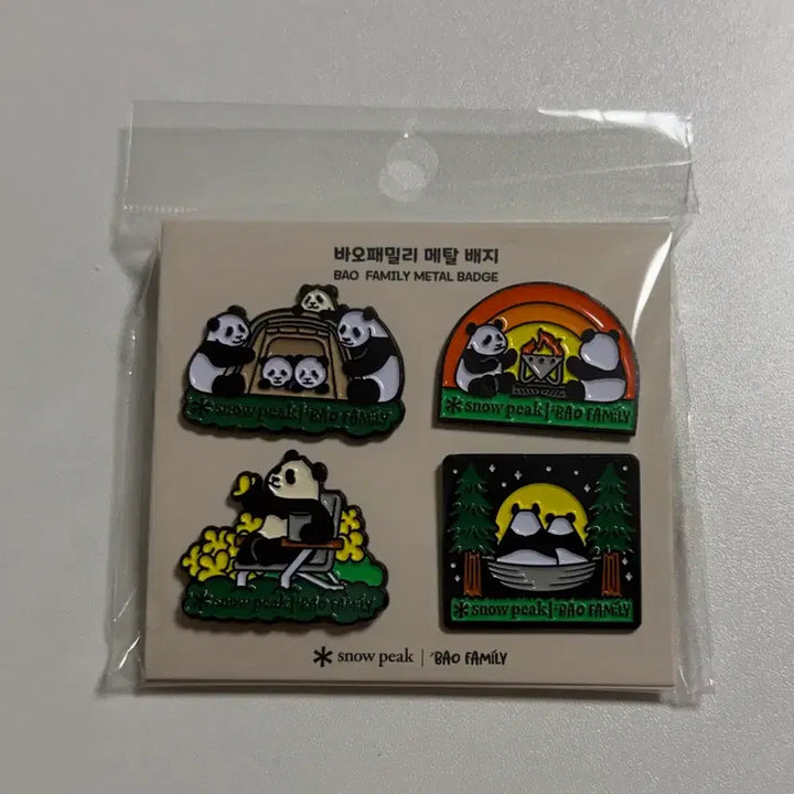 [BUNJANG] Bao Family Metal Badge 4-Piece Set / 바오패밀리 메탈 배지 4종 세트