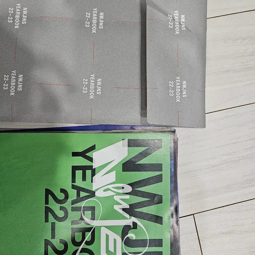 [BUNJANG] NewJeans Yearbook Album 22-23 / 뉴진스 이어북 앨범 22-23