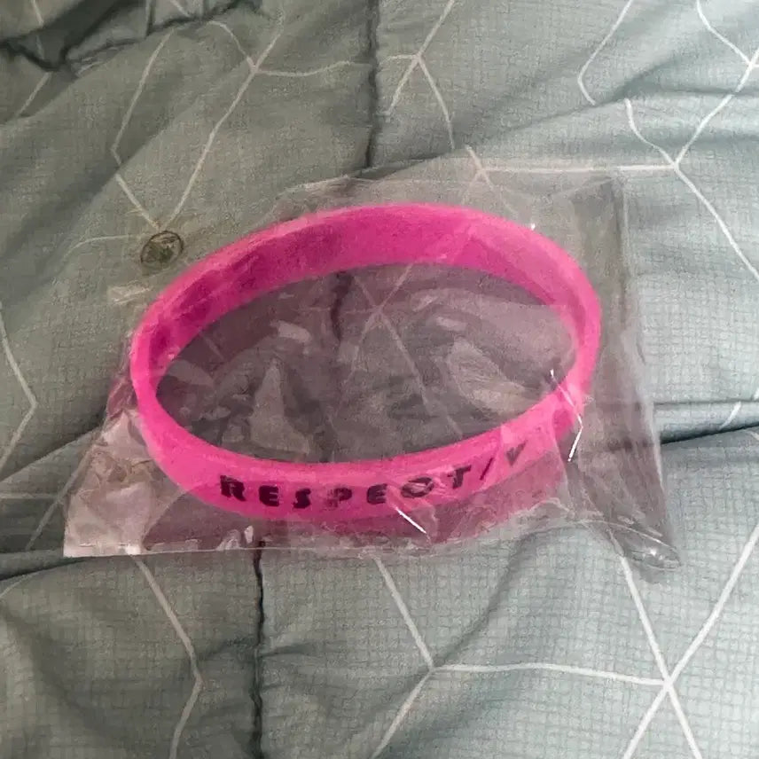 [BUNJANG] Vsquare DJMAX Pop-up Store Exclusive Glow-in-the-Dark Silicone Bracelet / 브이스퀘어 DJMAX 팝업스토어 구매특전 야광실리콘 팔찌