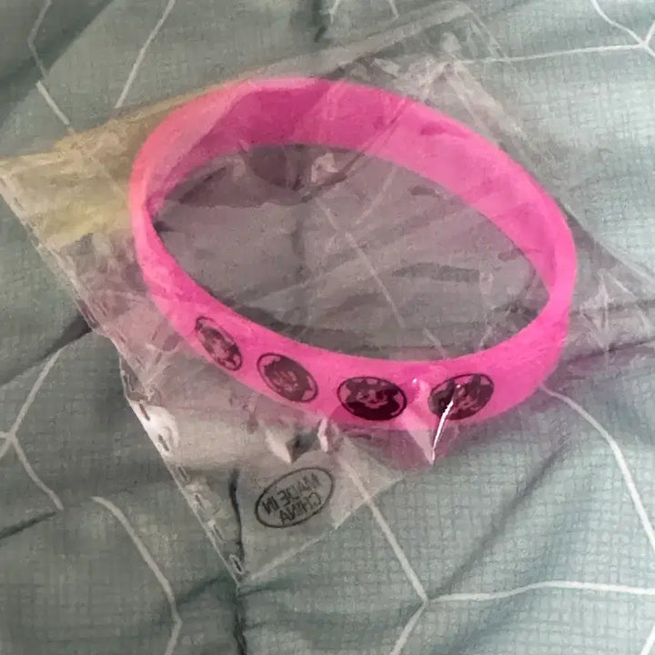 [BUNJANG] Vsquare DJMAX Pop-up Store Exclusive Glow-in-the-Dark Silicone Bracelet / 브이스퀘어 DJMAX 팝업스토어 구매특전 야광실리콘 팔찌