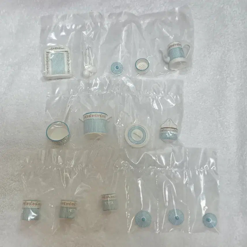 [BUNJANG] UES Miniature Food Toy Blue Stripe Kitchen Accessories Set / UES 미니어처 식완 블루 스트라이프 주방 소품 세트 키덜트