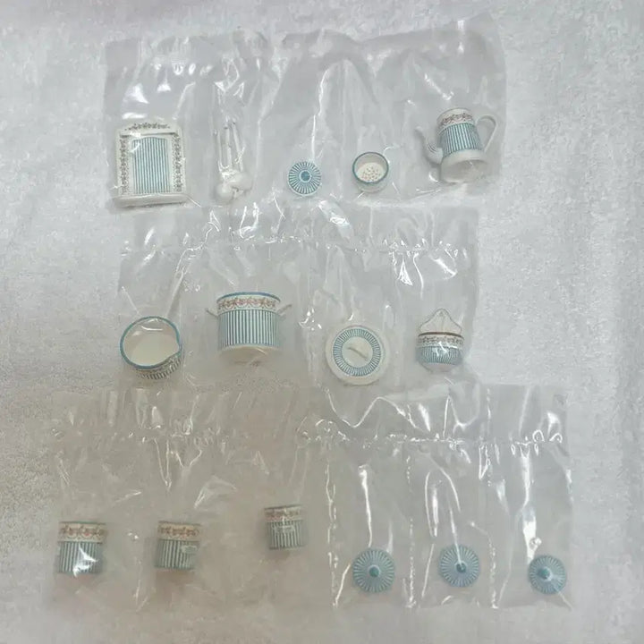 [BUNJANG] UES Miniature Food Toy Blue Stripe Kitchen Accessories Set / UES 미니어처 식완 블루 스트라이프 주방 소품 세트 키덜트