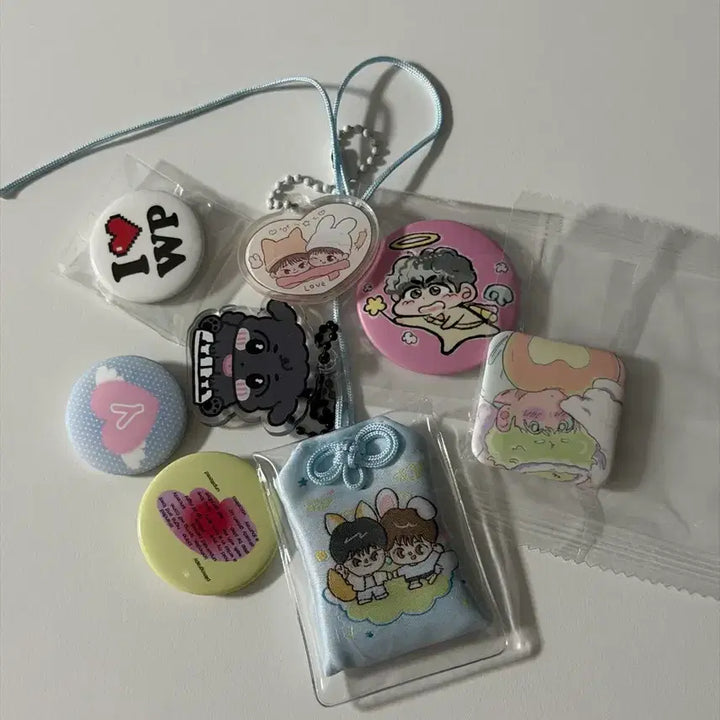 [BUNJANG] DAY6 Young K Wonpil Pin Button Keyring Bundle Set / 데이식스 영케이 원필 비공굿 핀버튼 키링 영필