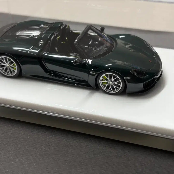[BUNJANG] 1:43 Scale Resin Porsche 918 Spyder Model Car / Makeup 1:43 레진 포르쉐 918 스파이더 1/43 자동차 모형