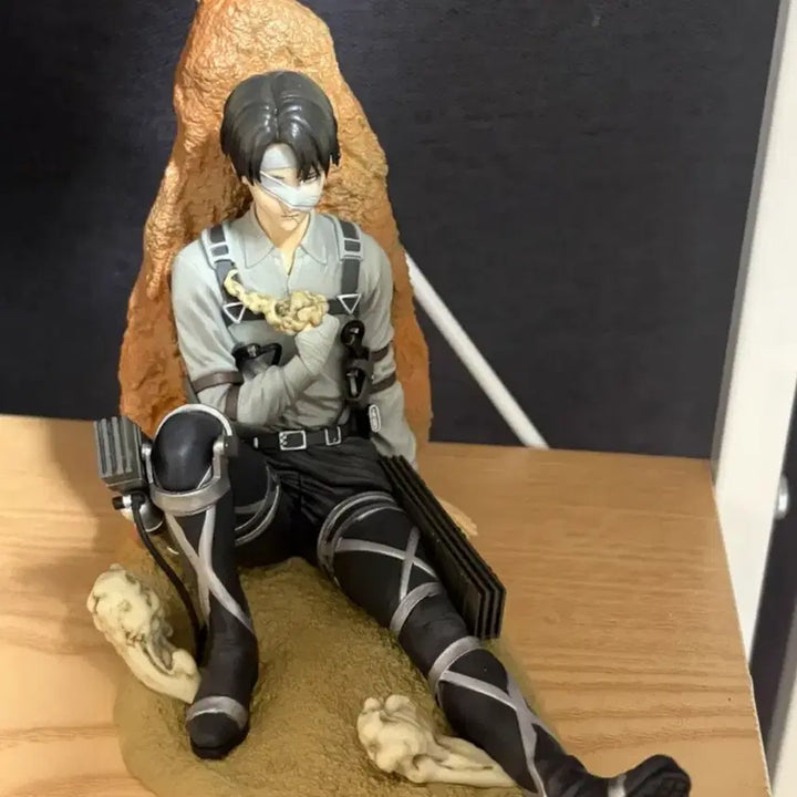 [BUNJANG] Attack on Titan Levi Figure / 진격의거인 리바이 쿠지 c상 피규어