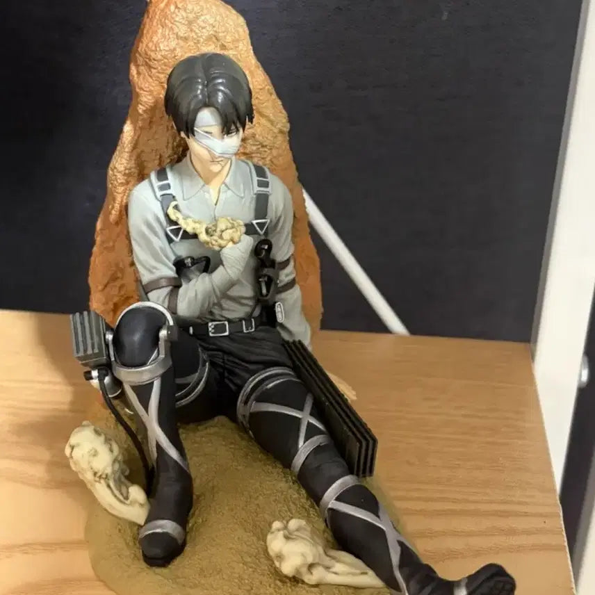 [BUNJANG] Attack on Titan Levi Figure / 진격의거인 리바이 쿠지 c상 피규어