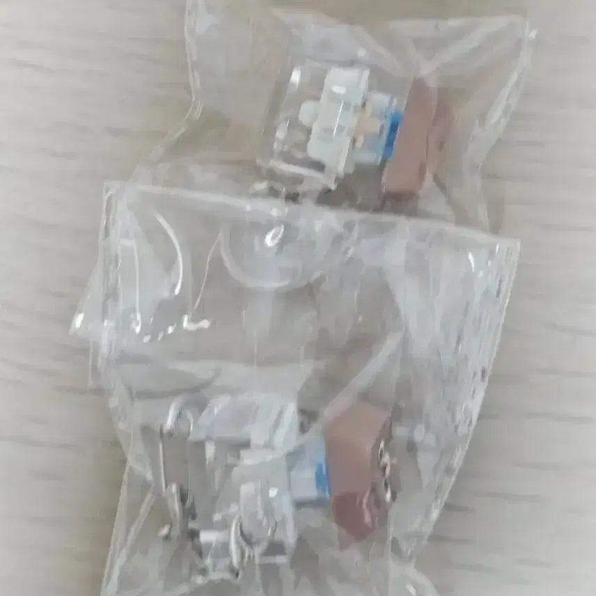 [BUNJANG] Denimals Bang Keycap Keychain Sungjin / 데니멀즈 방 키캡 키링 데이식스 성진