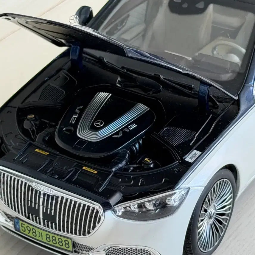 [BUNJANG] Norev 1:18 Maybach Two-Tone Diecast Model Car (Minor Imperfections) / 1:18 노레브 마차휠 마이바흐 ( 하자 있음 )