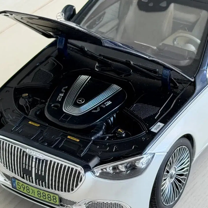 [BUNJANG] Norev 1:18 Maybach Two-Tone Diecast Model Car (Minor Imperfections) / 1:18 노레브 마차휠 마이바흐 ( 하자 있음 )