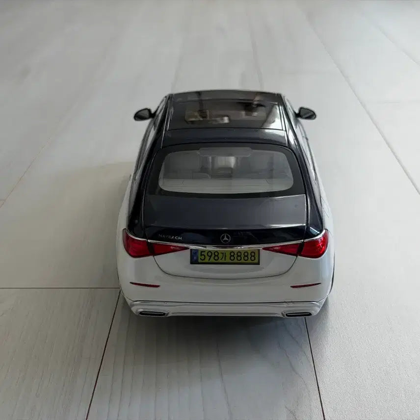 [BUNJANG] Norev 1:18 Maybach Two-Tone Diecast Model Car (Minor Imperfections) / 1:18 노레브 마차휠 마이바흐 ( 하자 있음 )