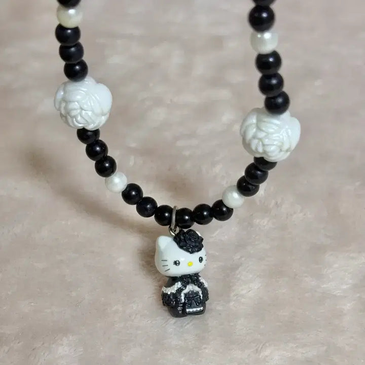 [BUNJANG] Vintage Hello Kitty Rose Charm Necklace / 고전 헬로키티 목걸이 키티스트랩 갸루 로리타 로즈 장미 키링