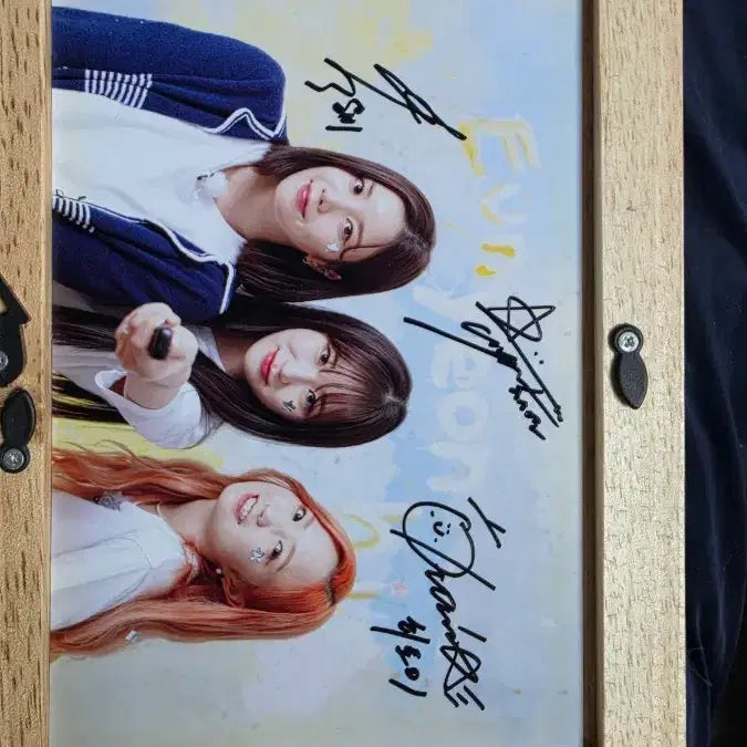 [BUNJANG] IZ*ONE Kwon Eun Bi, Lee Chae Yeon, Hitomi Signed Polaroid Photo / 아이즈원 권은비 이채연 히토미 싸인사진