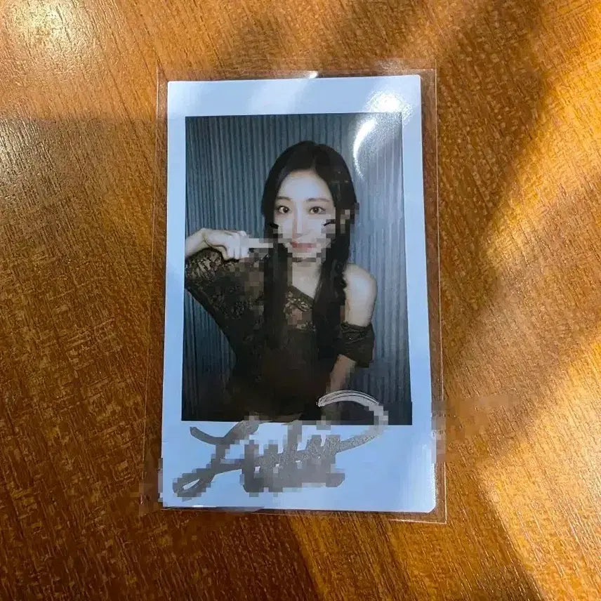 [BUNJANG] KISS OF LIFE Julie Signed Polaroid Photo / 키스오브라이프 쥴리 사인 폴라 양도 ( kissoflife sign pola)