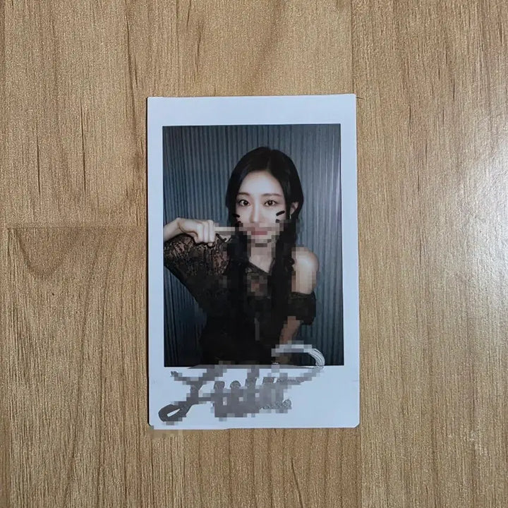 [BUNJANG] KISS OF LIFE Julie Signed Polaroid Photo / 키스오브라이프 쥴리 사인 폴라 양도 ( kissoflife sign pola)
