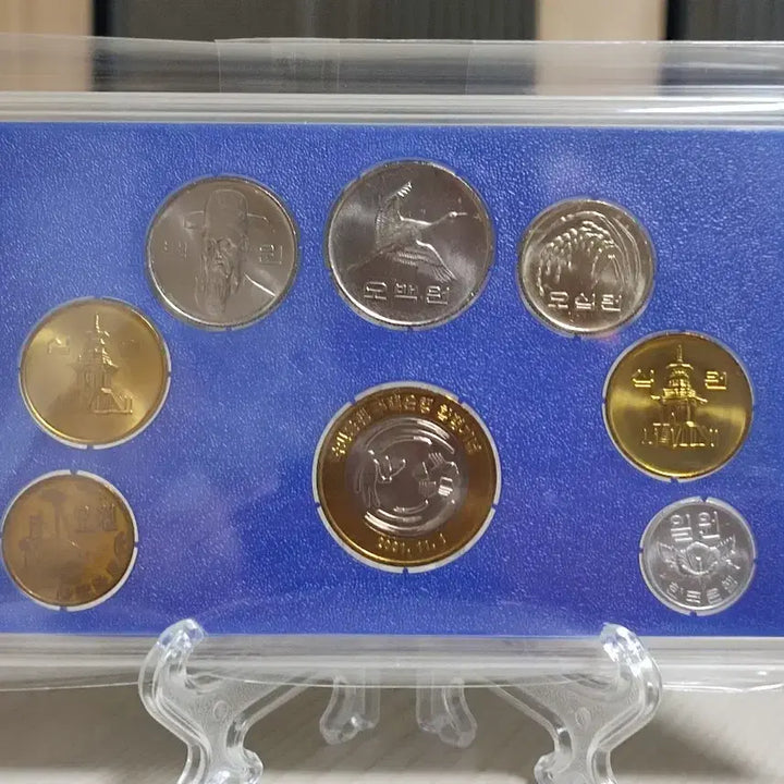 [BUNJANG] 2001 Kookmin Bank Merger Commemorative Coin Set (8 Types) / 2001년 국민 주택은행 합병 기념 주화 세트 8종 준미사용급