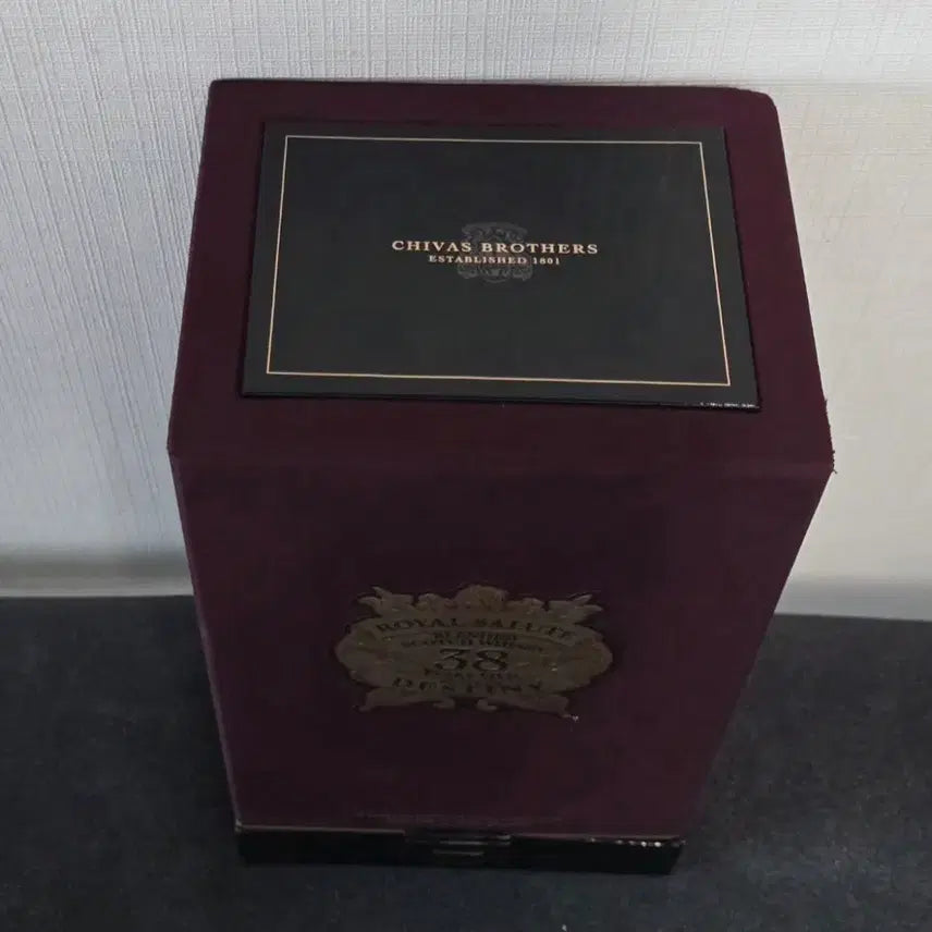 [BUNJANG] Royal Salute 38 Year Old Whisky Empty Bottle with Case / 로얄살루트 38년산 위스키 공병