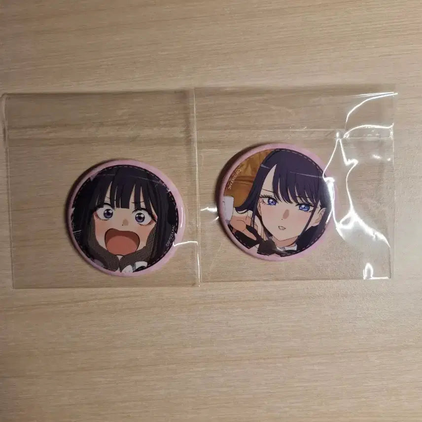 [BUNJANG] Bisque Doll Arisa Acrylic Stand &amp; Badge Bundle Set (Sealed) / (미개봉,일괄) 비스크돌 아리사 아크릴 스탠드랑 뱃지 판매합니다.