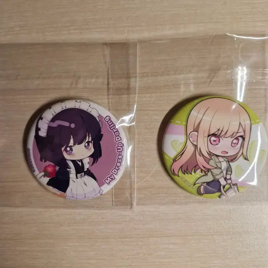 [BUNJANG] Bisque Doll Arisa Acrylic Stand &amp; Badge Bundle Set (Sealed) / (미개봉,일괄) 비스크돌 아리사 아크릴 스탠드랑 뱃지 판매합니다.