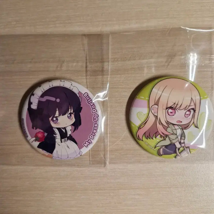 [BUNJANG] Bisque Doll Arisa Acrylic Stand &amp; Badge Bundle Set (Sealed) / (미개봉,일괄) 비스크돌 아리사 아크릴 스탠드랑 뱃지 판매합니다.