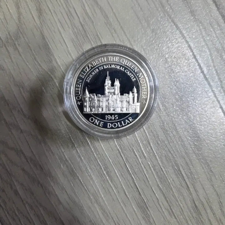 [BUNJANG] 1945 Balmoral Castle Elizabeth The Queen Mother Commemorative Coin / 엘리자베스 더 퀸 마더 1945 발모럴 성 1달러 기념주화