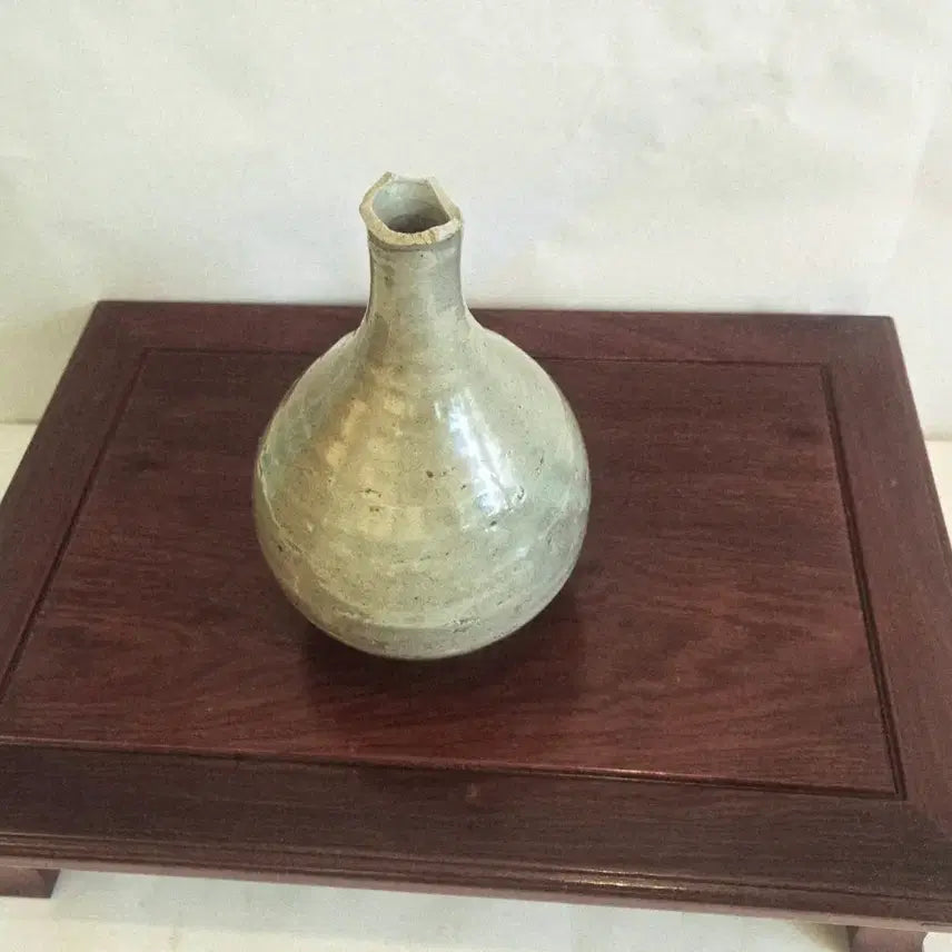 [BUNJANG] 18th-19th Century Joseon Dynasty Celadon Vase / 조선시대 18~19세기 제작된 청자 주병입니다