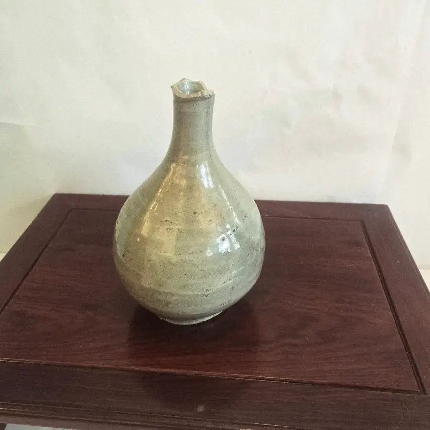 [BUNJANG] 18th-19th Century Joseon Dynasty Celadon Vase / 조선시대 18~19세기 제작된 청자 주병입니다