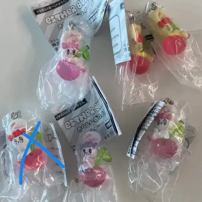 [BUNJANG] Esther Bunny Cherry Swing Mascot Figure (Sealed) / 에스더버니 가챠 사쿠란보 체리스윙 메지루시 미개봉 가챠