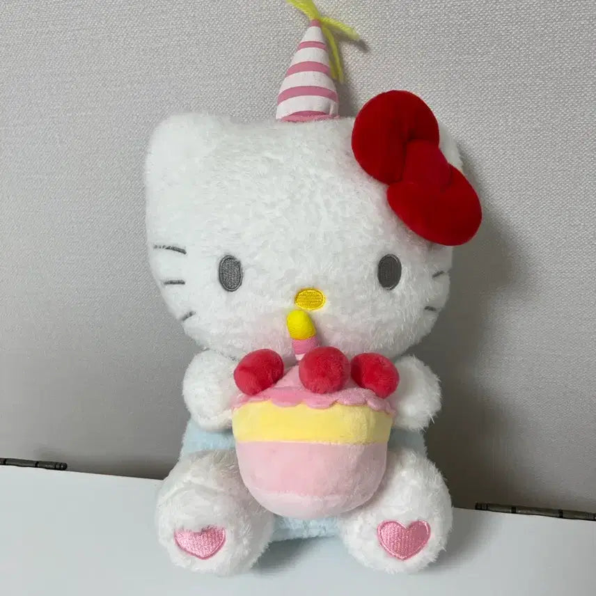 [BUNJANG] Sanrio Hello Kitty Birthday Plush Toy / 산리오 헬로키티 생일축하 인형