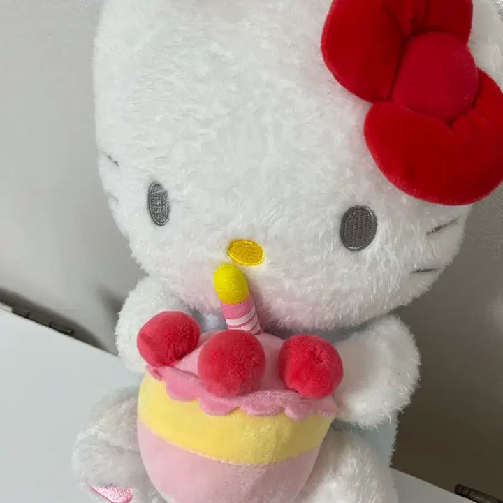 [BUNJANG] Sanrio Hello Kitty Birthday Plush Toy / 산리오 헬로키티 생일축하 인형