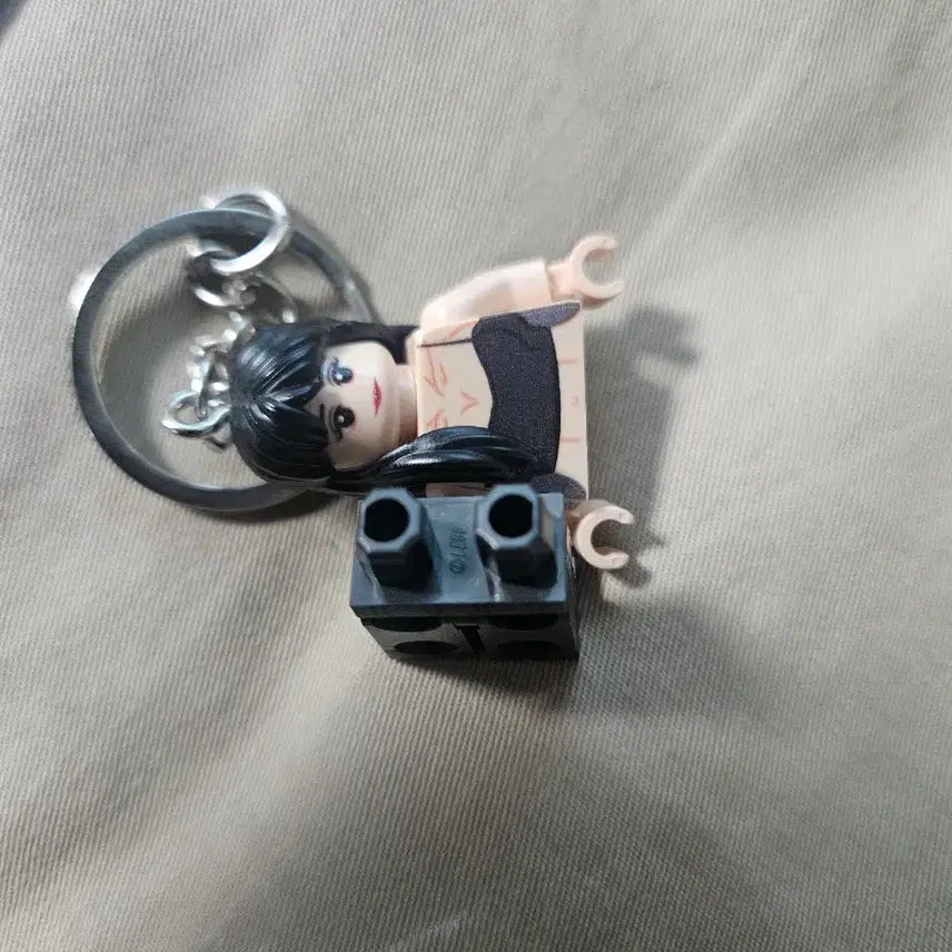 [BUNJANG] fromis_9 Lee Chaeyoung Lego Keychain / 레고 프로미스나인 이채영