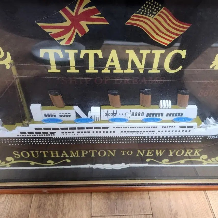 [BUNJANG] LUCKK Titanic 3D Handcrafted Glass Frame - European Origin / 타이타닉 입체 수공예 유리액자 유럽산