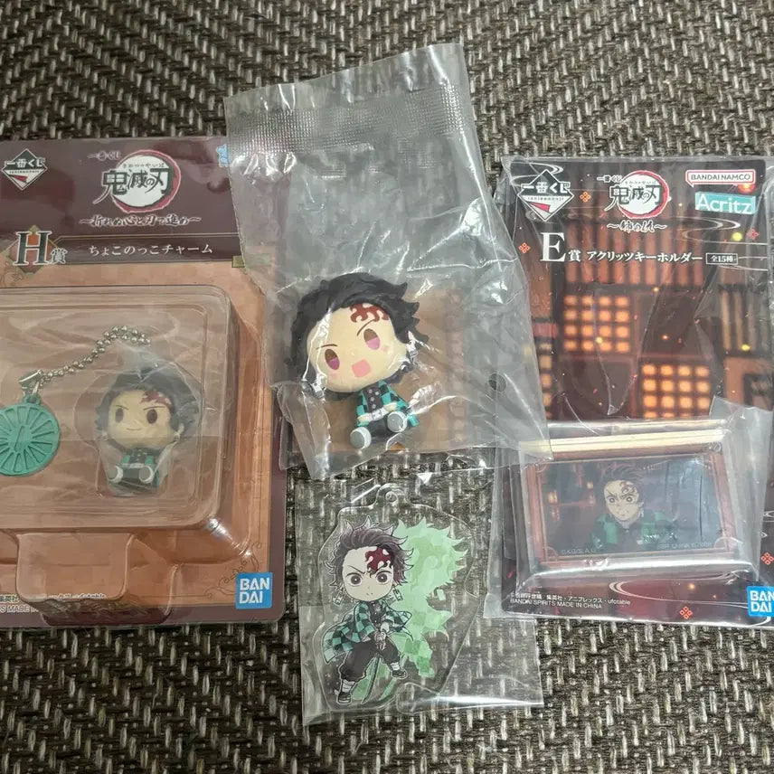 [BUNJANG] Demon Slayer Tanjiro Goods Bundle (ChoconoKo, Keyring, etc.) / 탄지로 쿠지 굿즈 모음(초코노코, 키링 등)